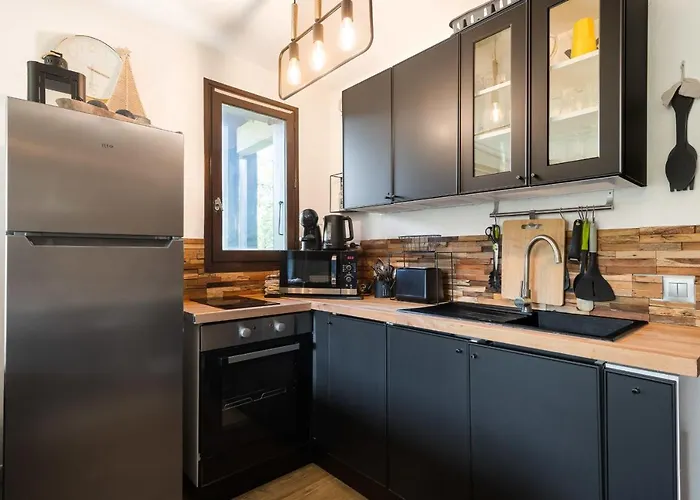 Uccelli - Cocoon Just A Stone's Throw From The Centre Of